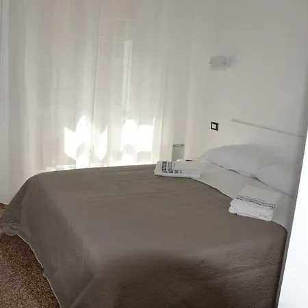 Il Nido Di Con Park Auto Macchine Piccole Segmento B Γένοβα